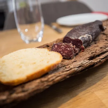 Chasa Praem, סקואול