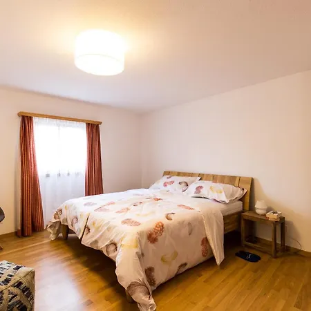 דירה Chasa Praem,