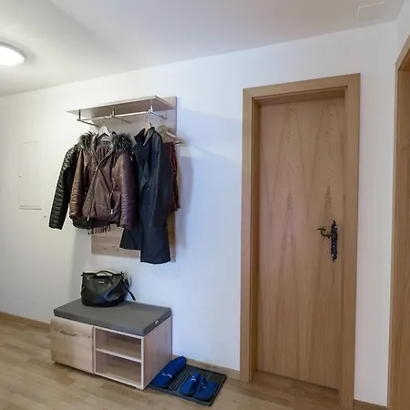 Chasa Praem, סקואול